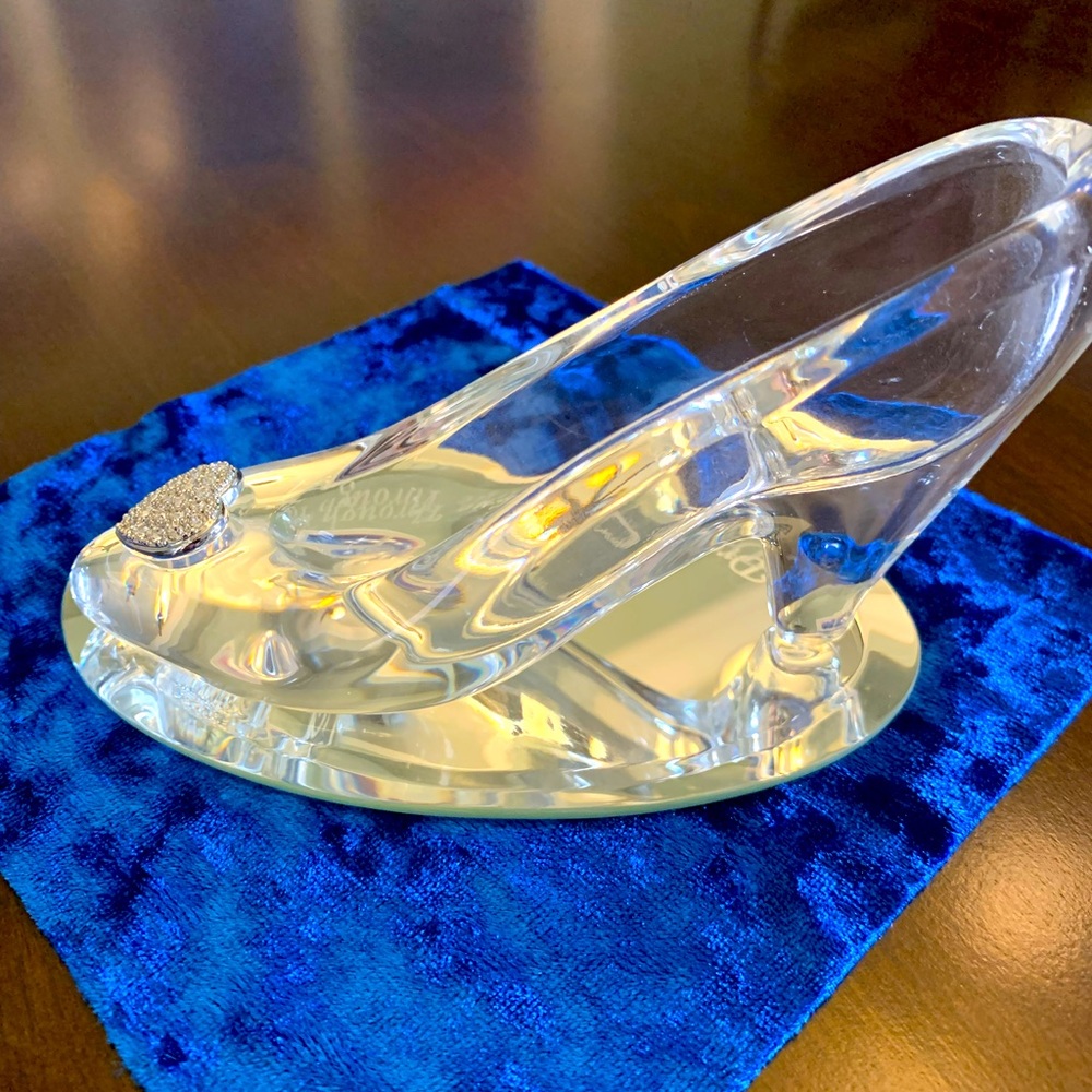 Glass Cinderella Slipper with mirror base - Picture 5 of 11
